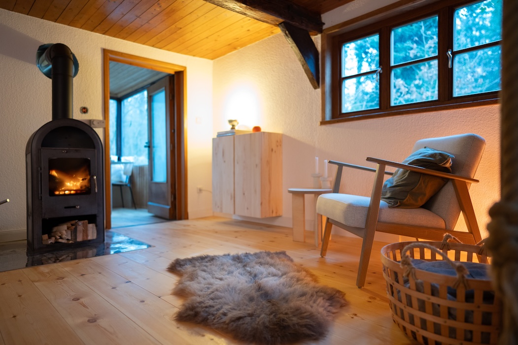 Wohnzimmer mit Kamin